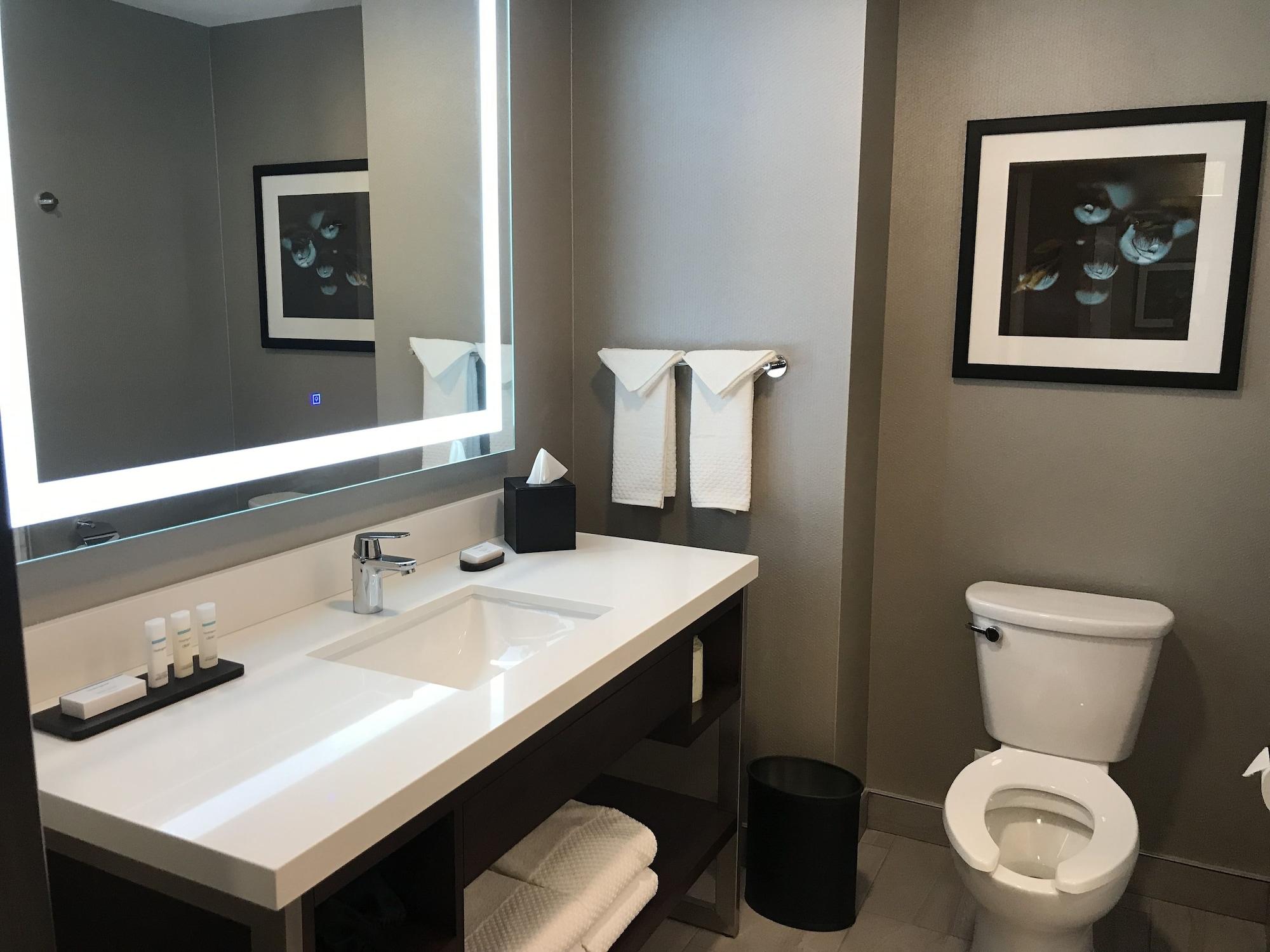 Hotel Embassy By Hilton Indianapolis Airport