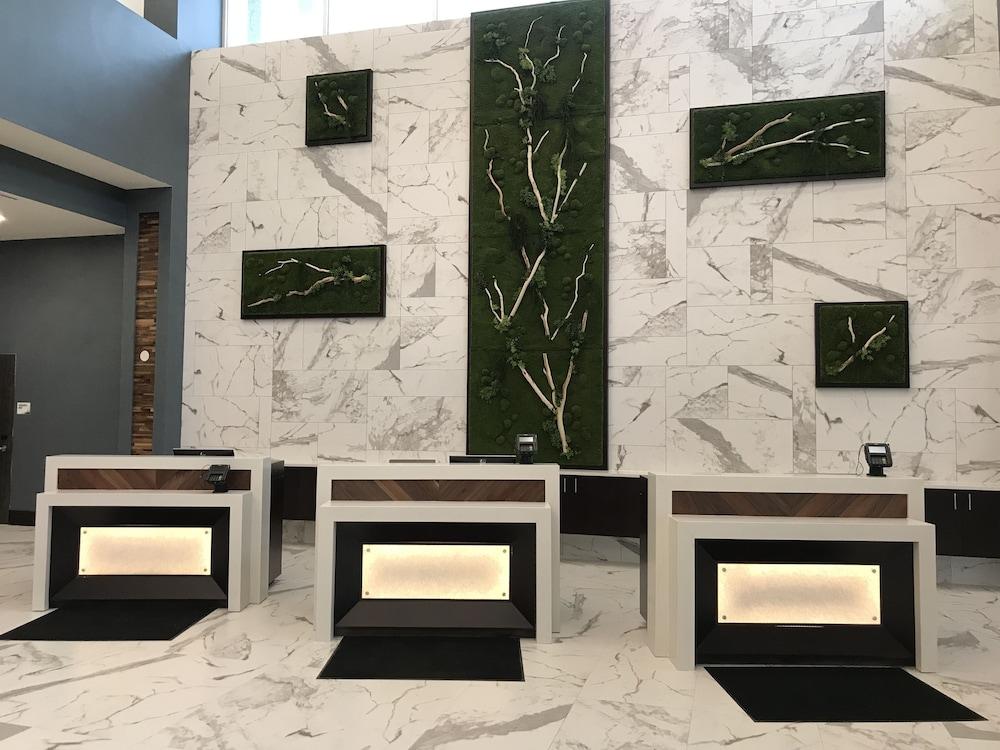 Embassy By Hilton Indianapolis Airport 4*