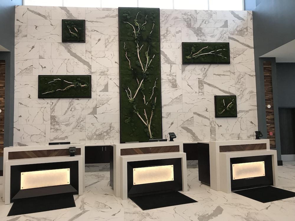 Hotel Embassy By Hilton Indianapolis Airport 4*