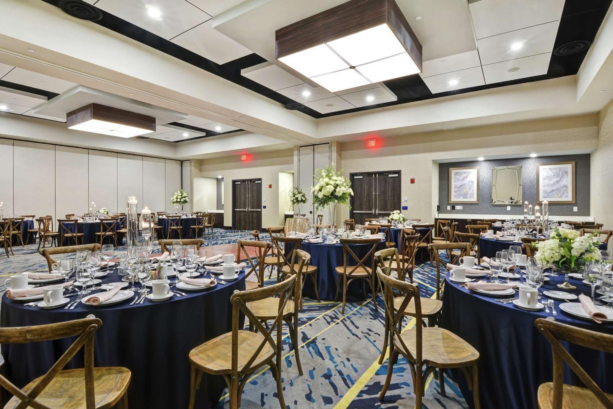 Embassy By Hilton Indianapolis Airport 4*