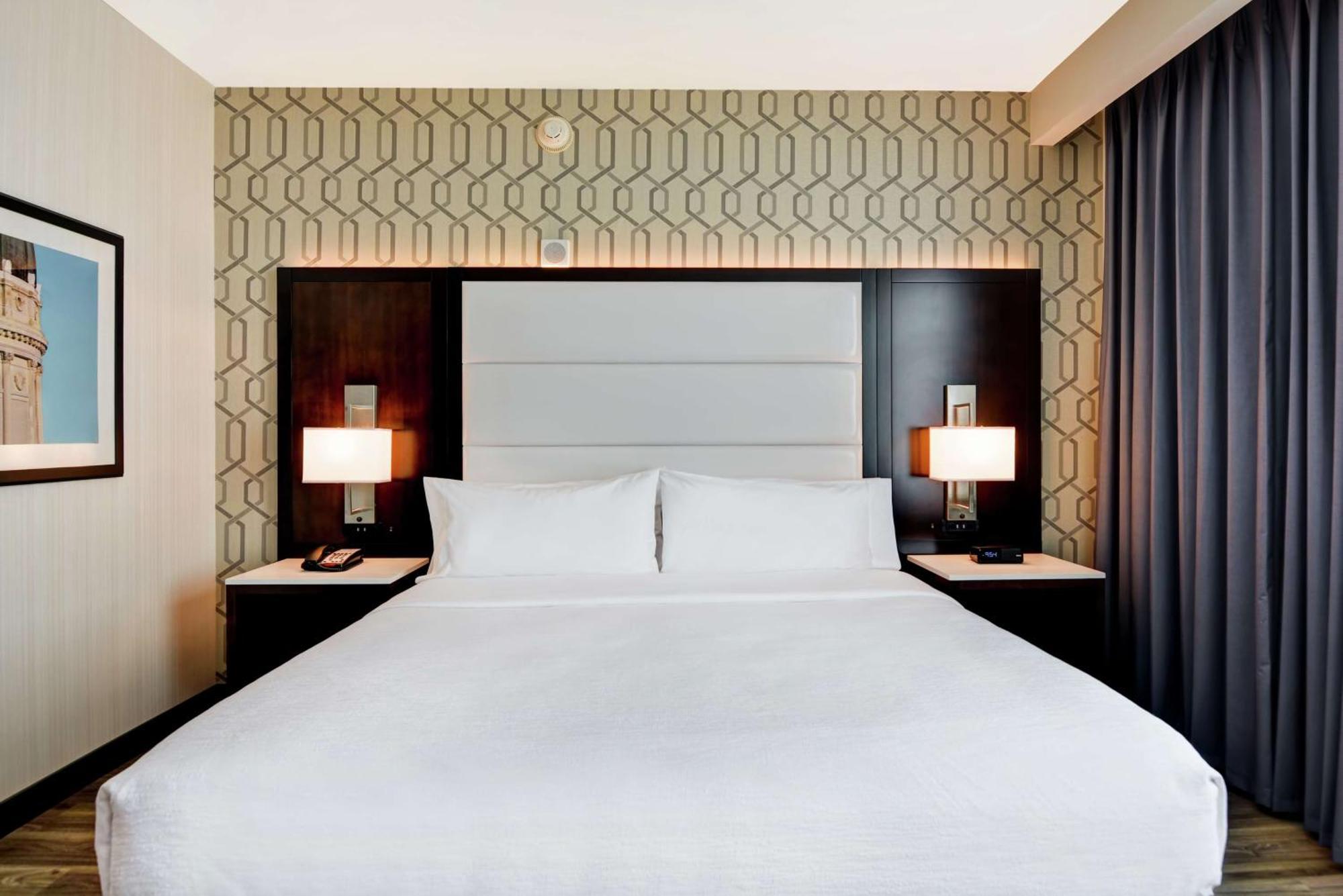 Hotel Embassy By Hilton Indianapolis Airport 4*