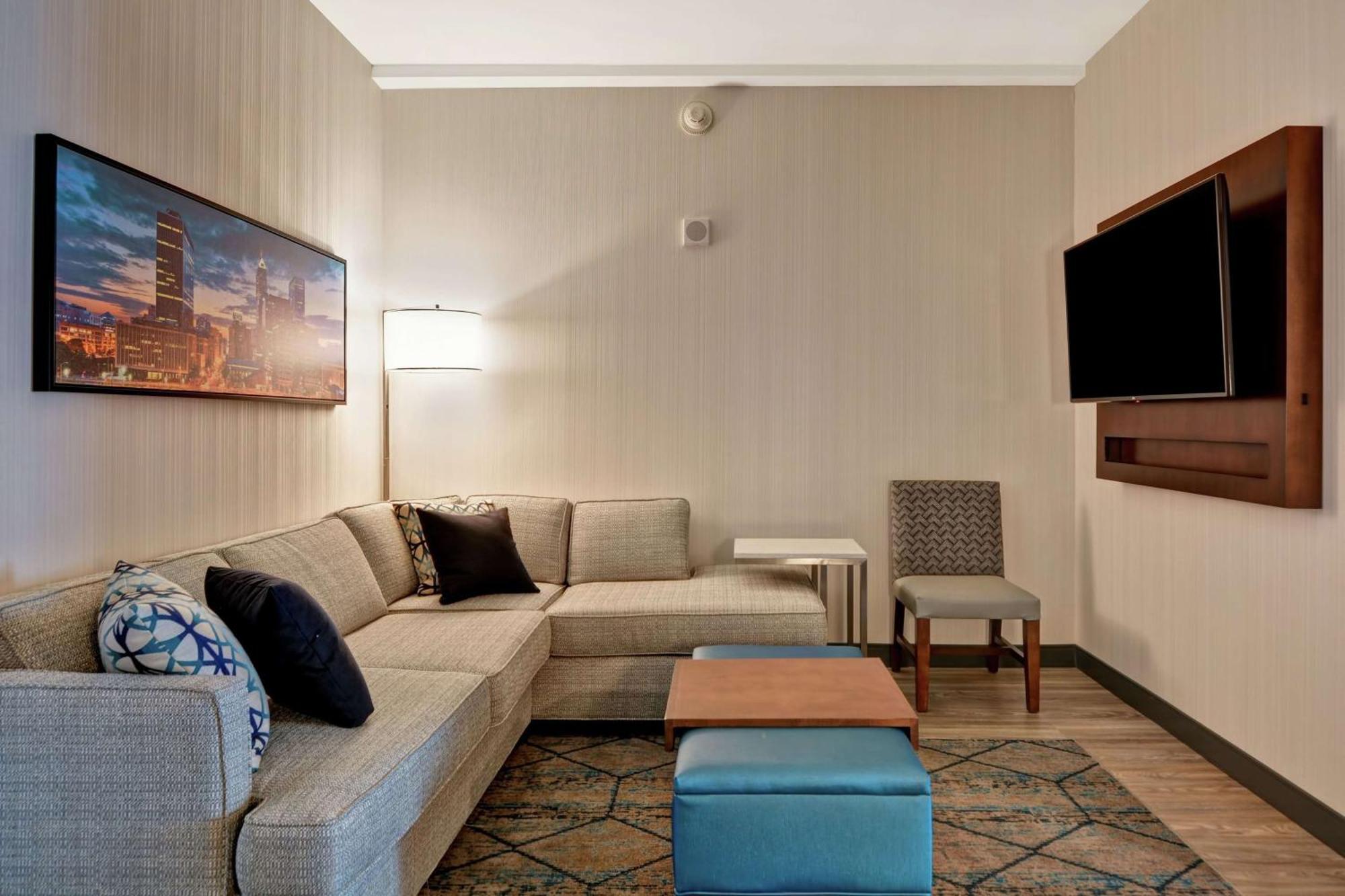 Hotel Embassy By Hilton Indianapolis Airport