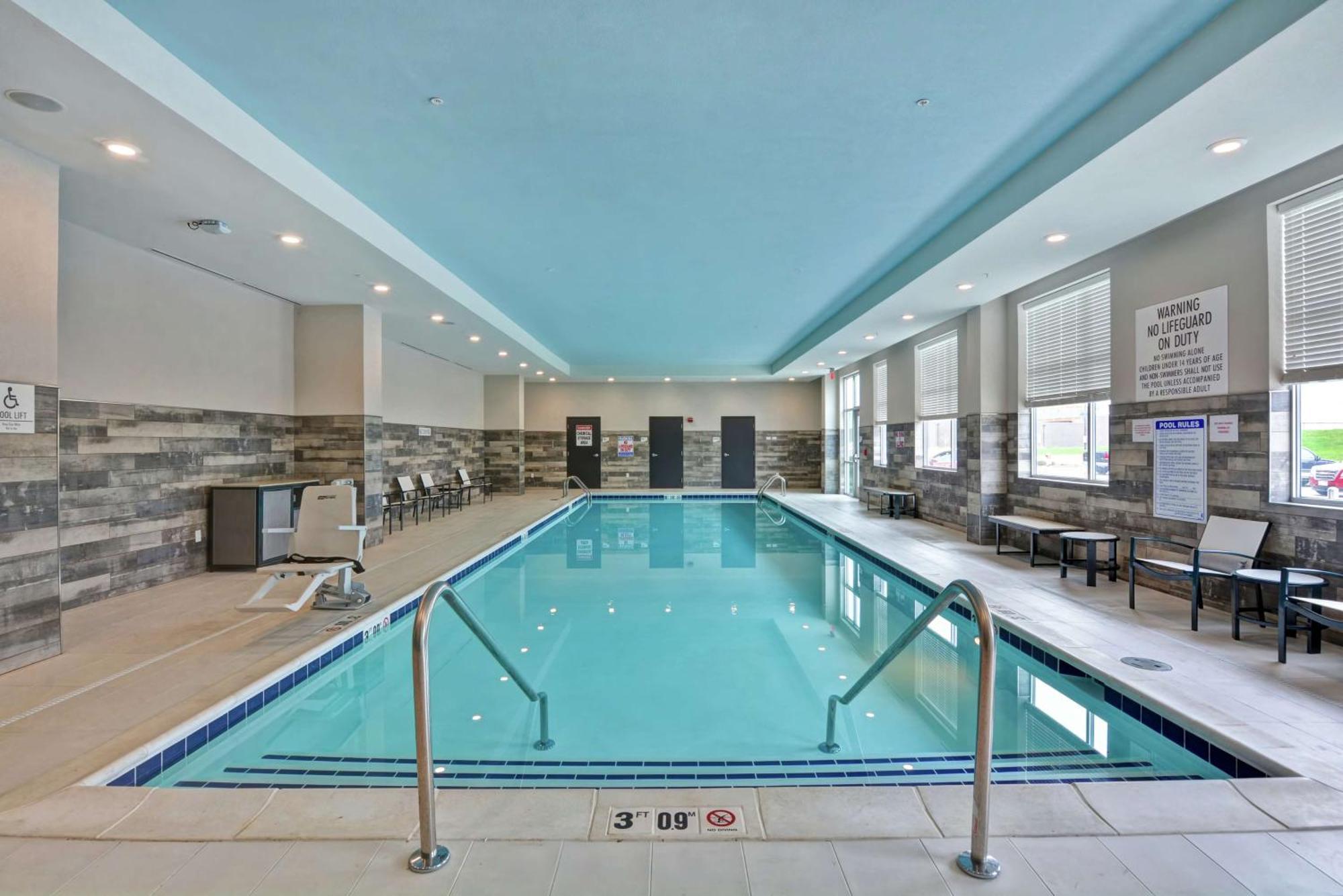 Embassy By Hilton Indianapolis Airport Hotel 4*