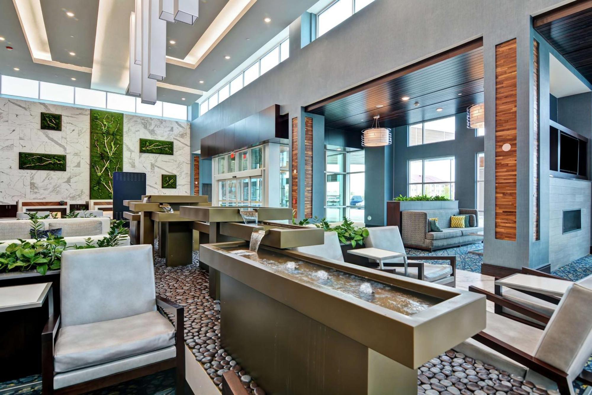 Hotel Embassy By Hilton Indianapolis Airport 4*
